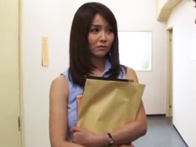 生徒に弱みを握られて性奴隷になった美人教師が口とマ〇コ使い性奉仕